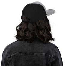 Load image into Gallery viewer, Black/Silver Trucker Cap
